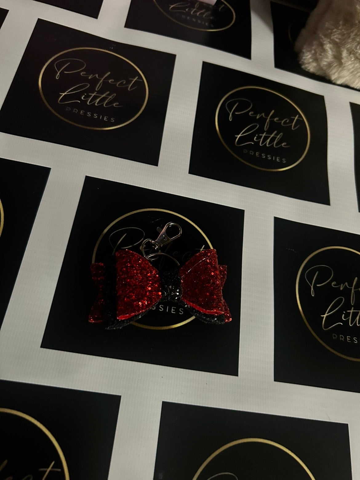 Bow Keyring - Red/Black